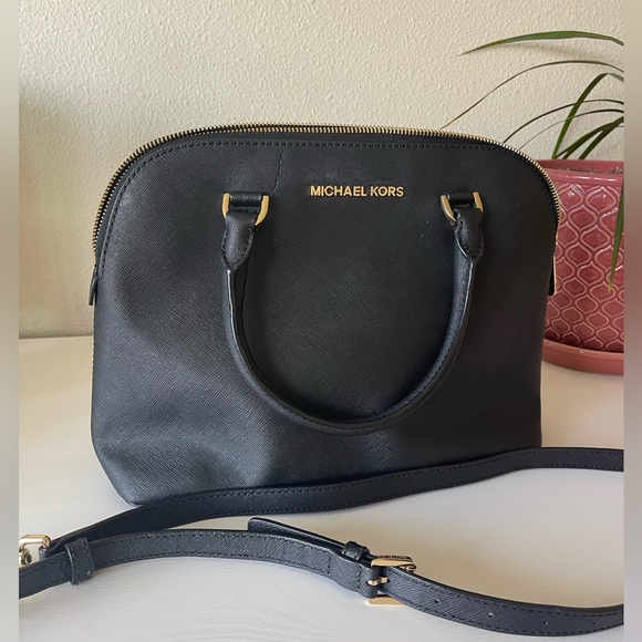 MICHAEL KORS BLACK SHOULDER BAG - Picture 1 of 12